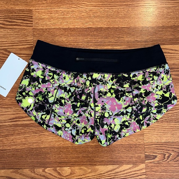 Lululemon Speed Up Low-Rise Lined Short 2.5” - Size 8 - Picture 2 of 5